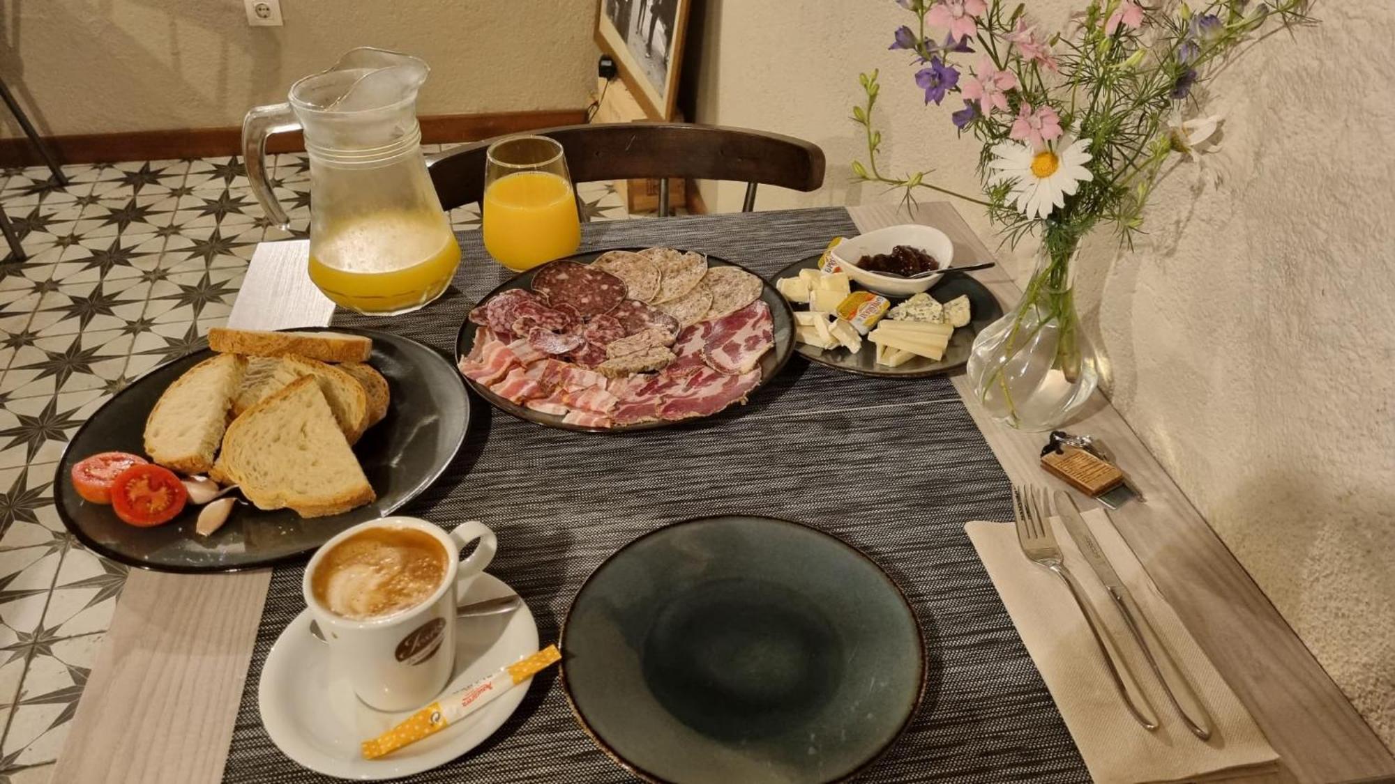 Hostal Can Xicu Capmany 外观 照片